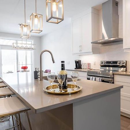Luxury Niagara 3 Bdr Townhouse /Garage Lägenhet Exteriör bild