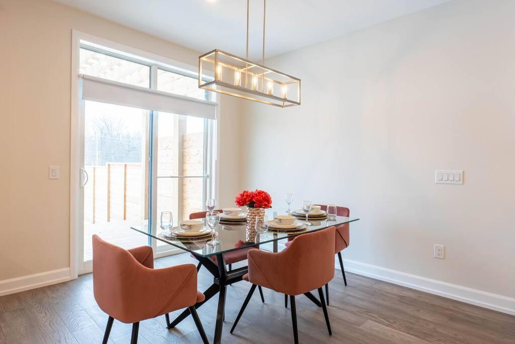 Luxury Niagara 3 Bdr Townhouse /Garage Lägenhet Exteriör bild