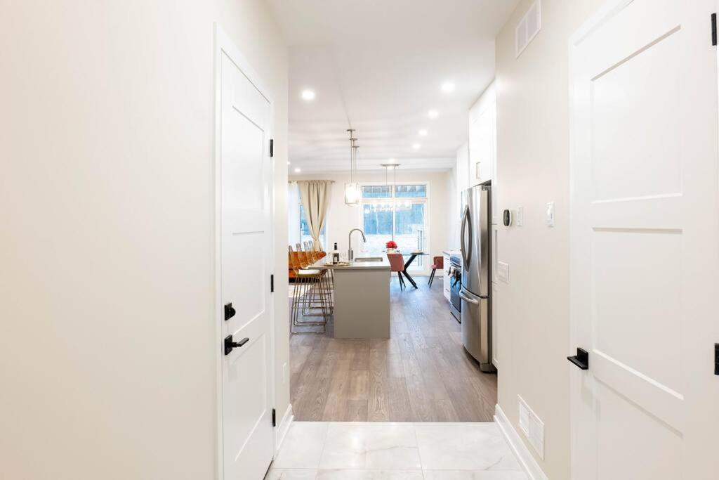 Luxury Niagara 3 Bdr Townhouse /Garage Lägenhet Exteriör bild